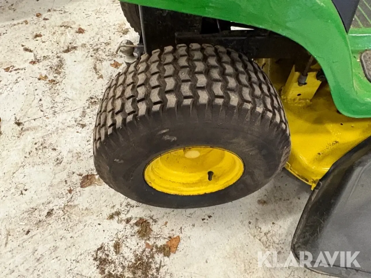 Billede 10 - Græsslåmaskine John Deere X120