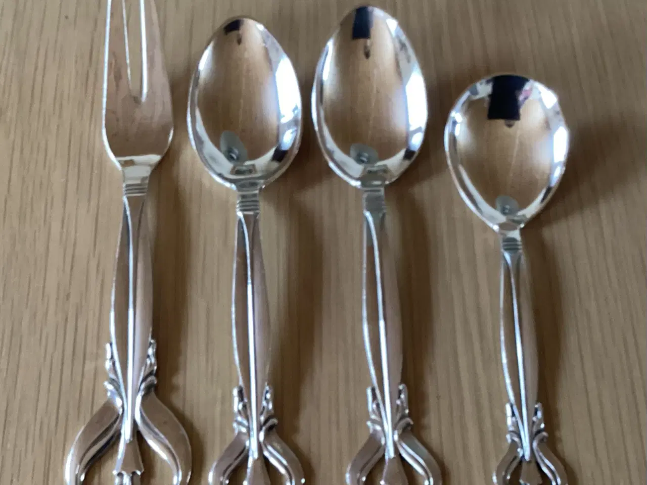 Billede 1 - Benedikte bestik i Sølvplet, priser se opslag