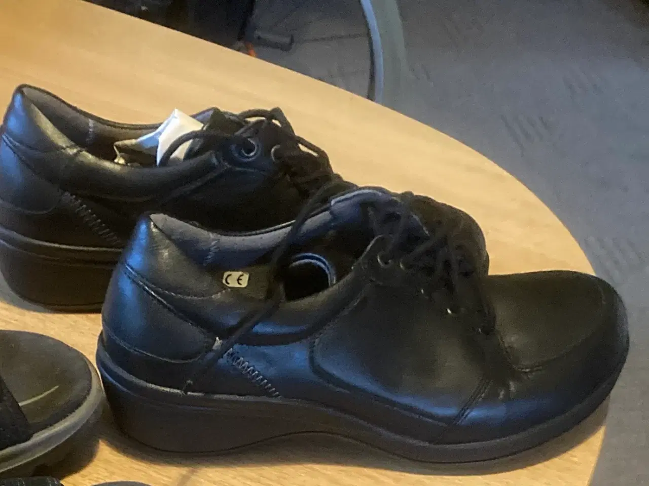 Billede 1 - Ubrugte New Feet sko str. 40