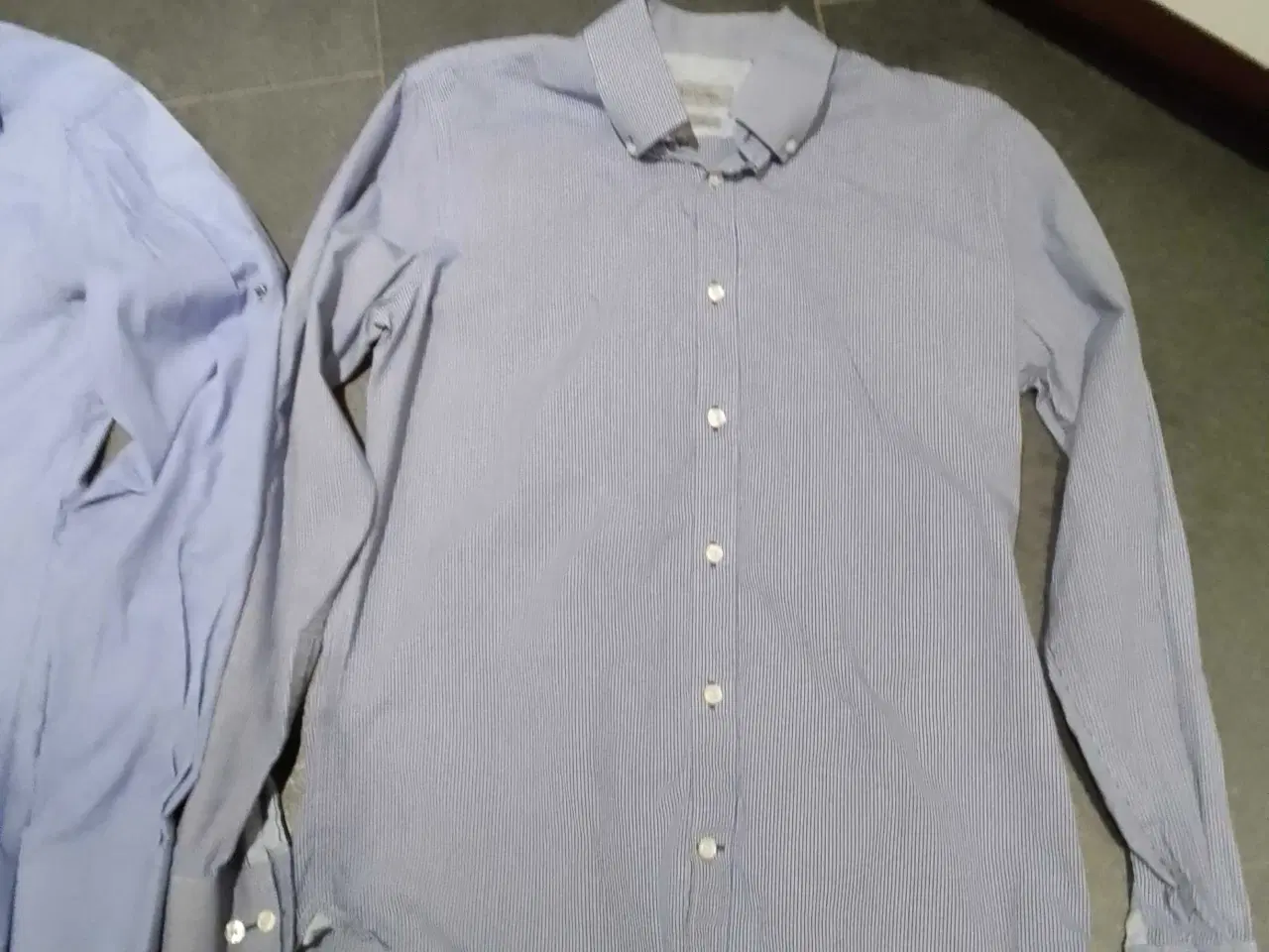 Billede 2 - 2 stk skjorter sælges samlet 