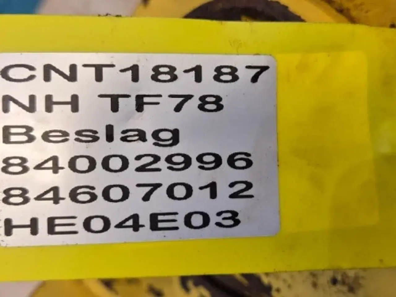 Billede 17 - New Holland TF78 Trækbeslag 84002996