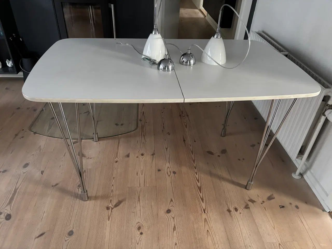 Billede 1 - Spisebord i hvid