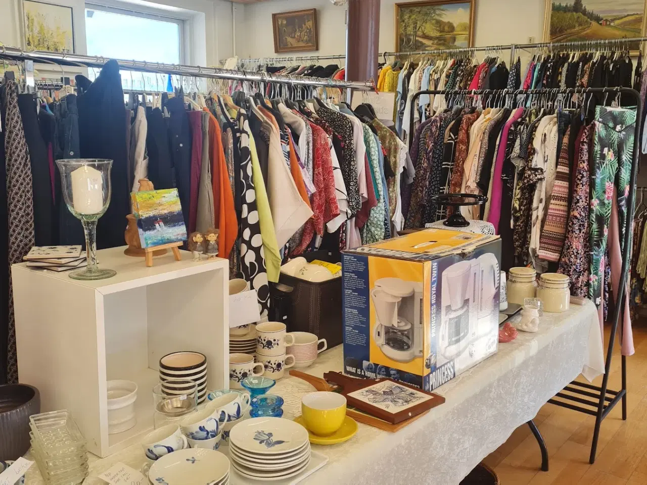 Billede 3 - ½ pris på alle varer i Tylstrup Genbrug