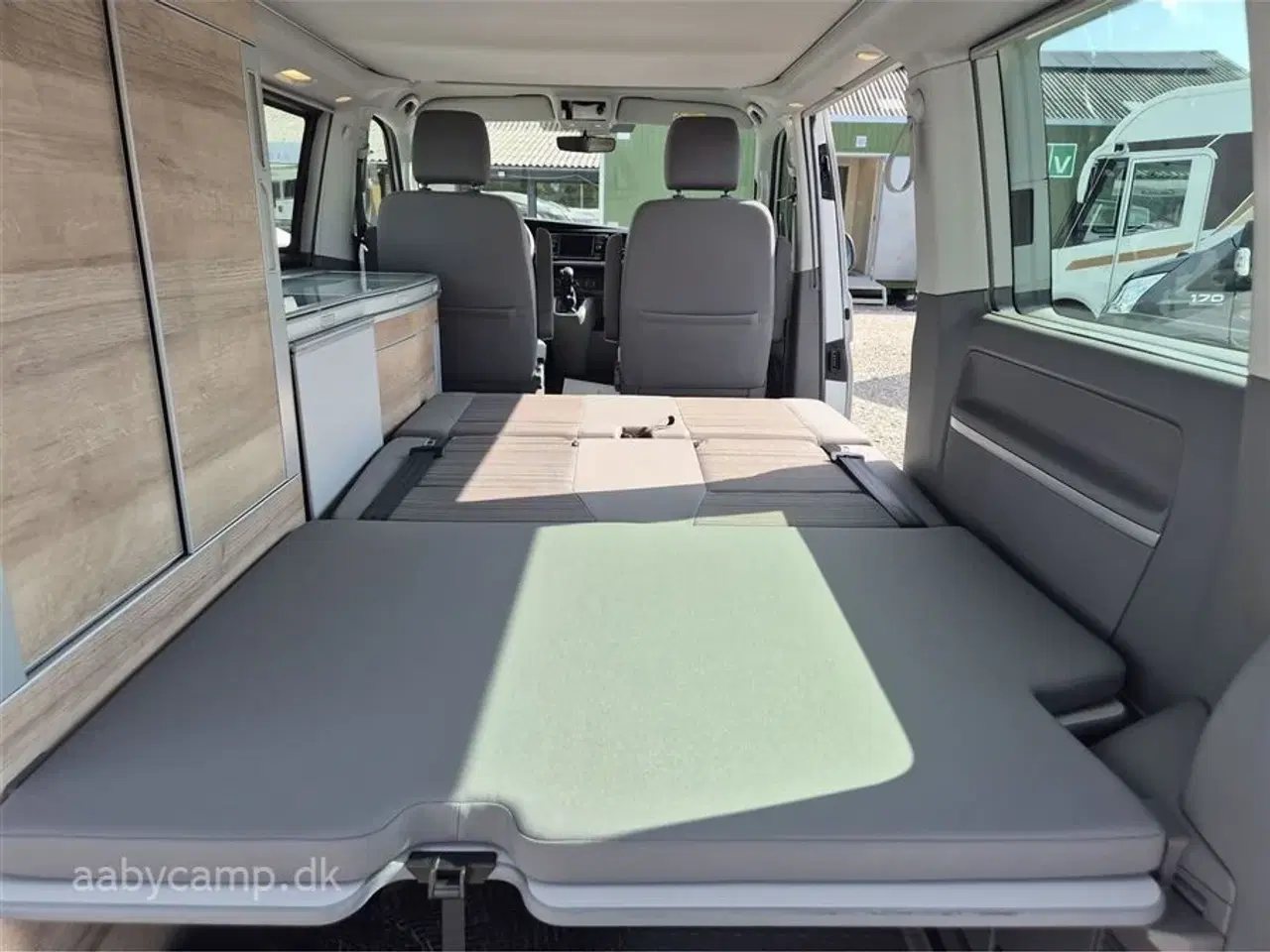 Billede 18 - 2022 - VW California Coast   Perfekt til de små veje. Markise. anhængertræk.
