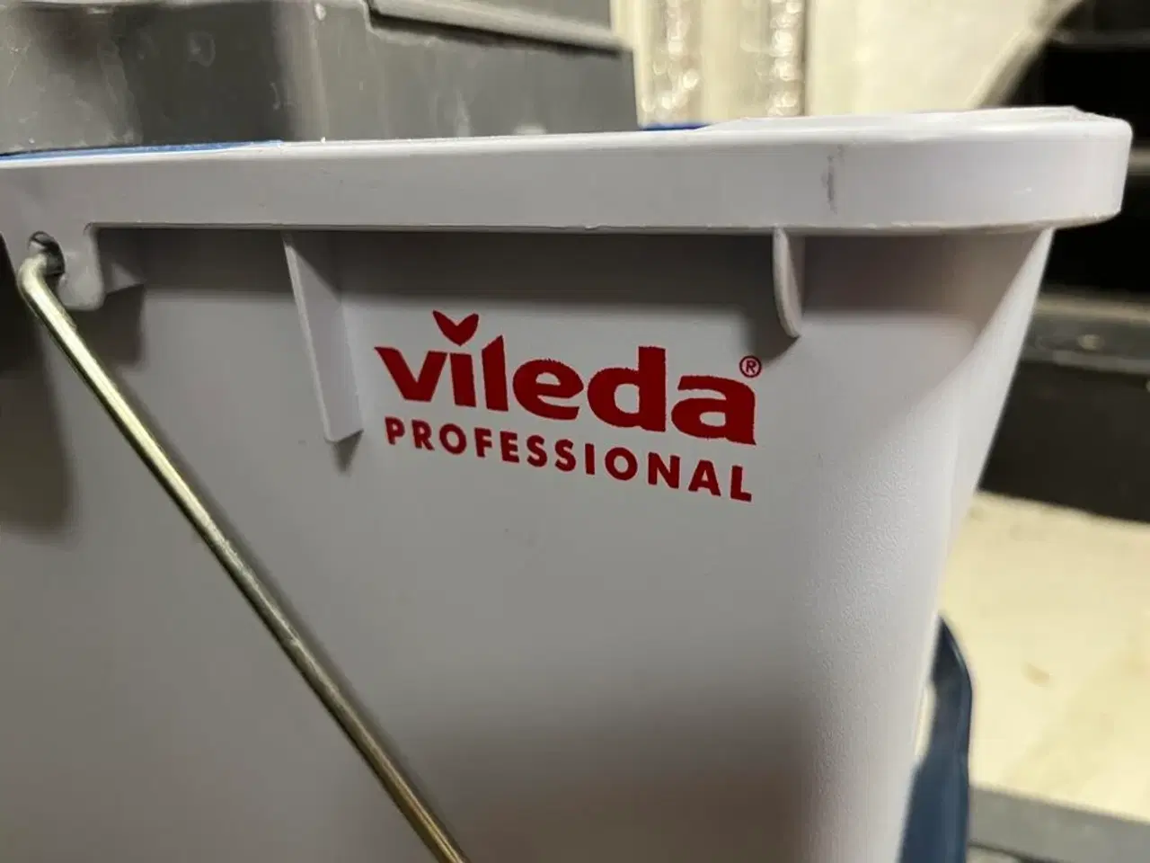 Billede 5 - Blandet Lot Maling, Rengøringsartikler