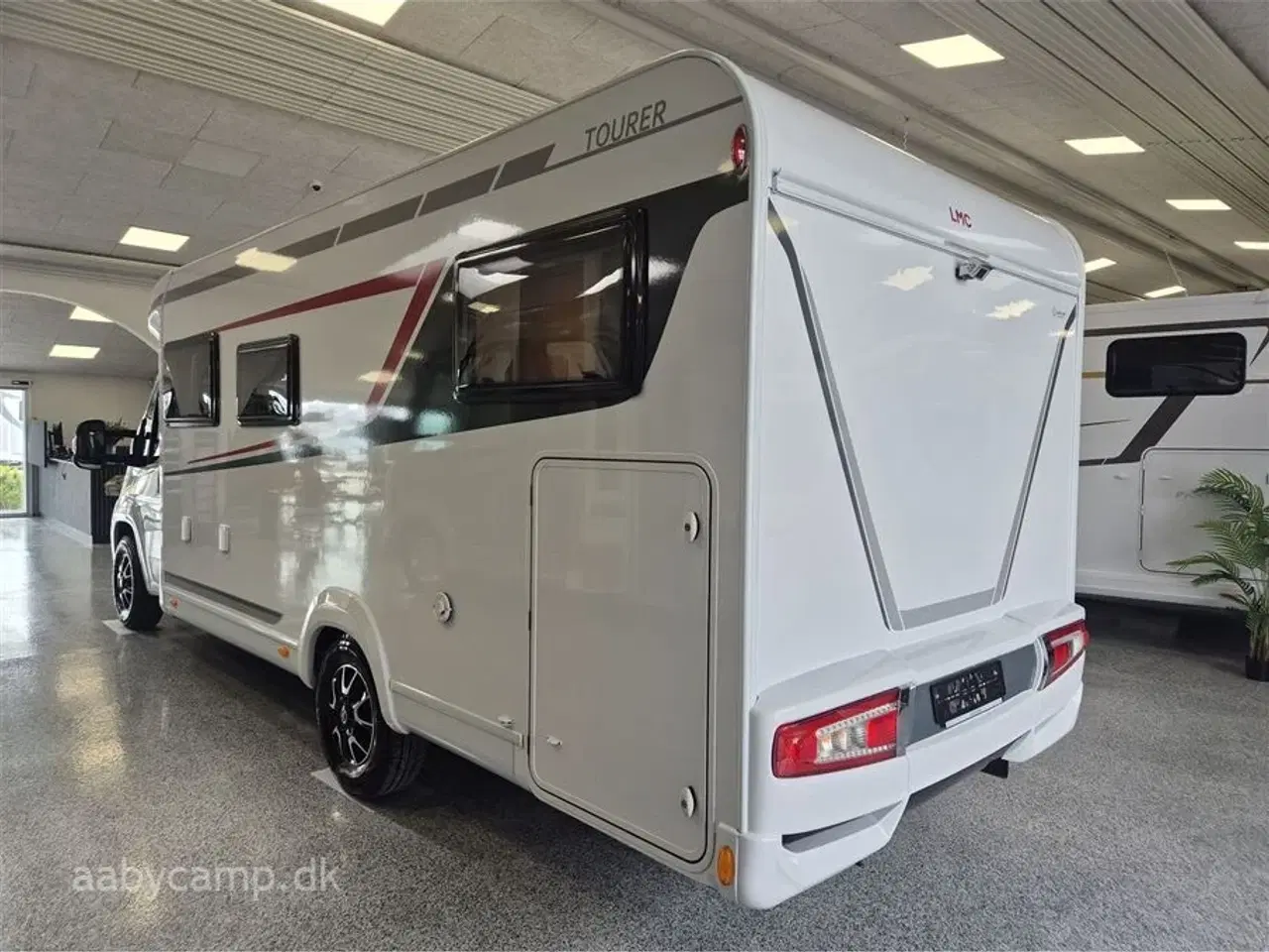 Billede 3 - 2023 - LMC Tourer H730 G Lift   Markise. solcelle. 200Ah lithium. 2000w inverter. 2x tv. Avara alarm. gulvtæppe. kompressor køleskab. Thetford ovn. gulvarme. undervognsbehandlet og lakforseglet.