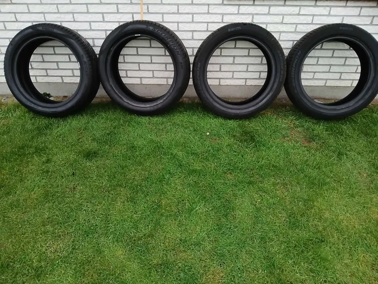 Billede 1 - Skorpion Pirelli sommer dæk passer til skoda Enyak