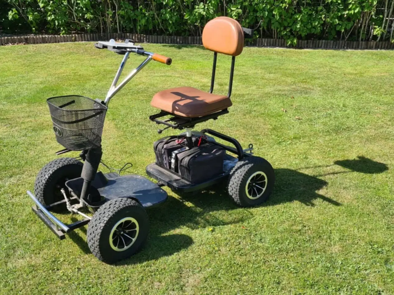 Billede 3 - El golfvogn kan trække haveredskaber