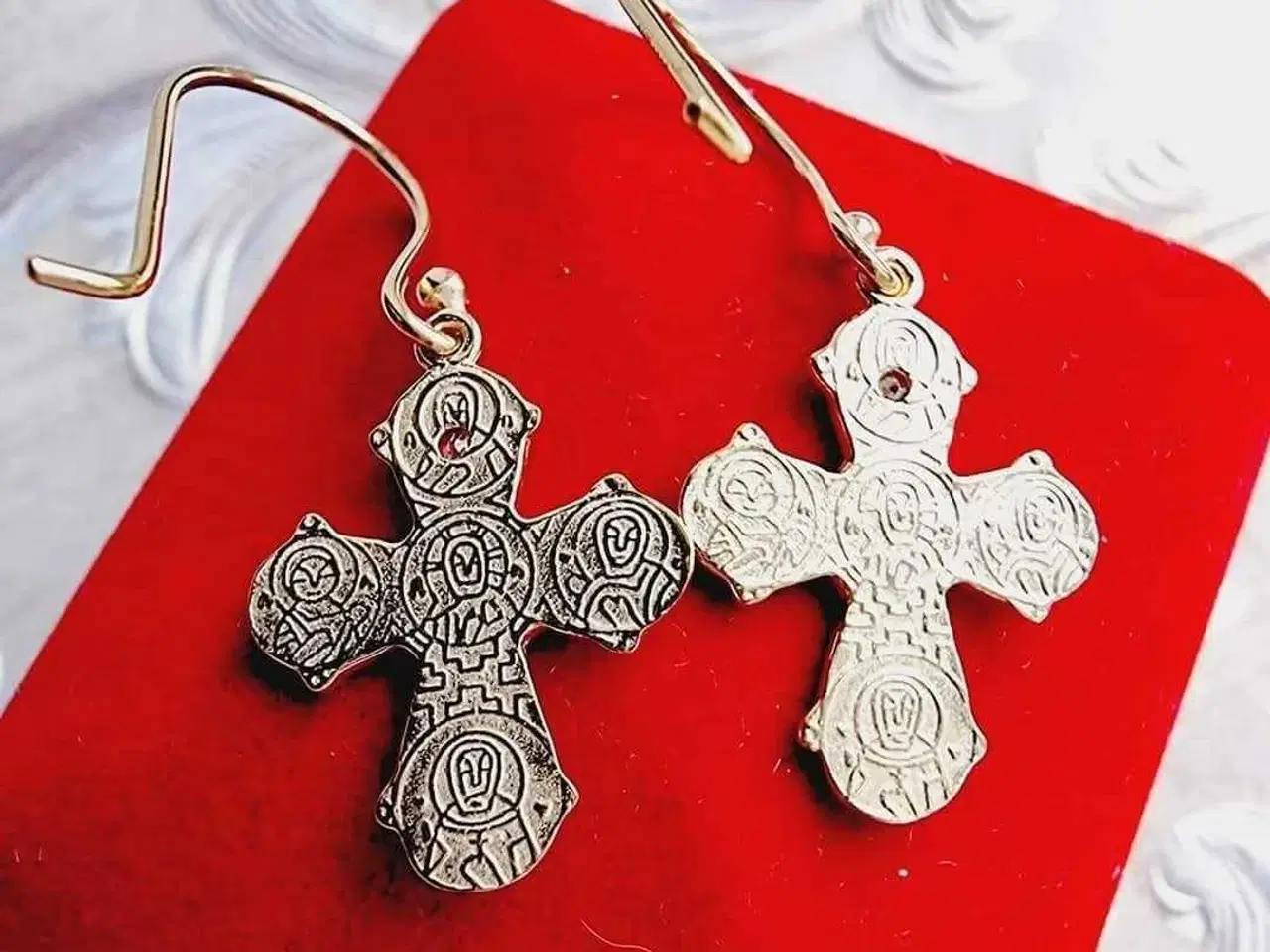 Billede 2 - 8 karat guld Dagmar kors m/diamanter