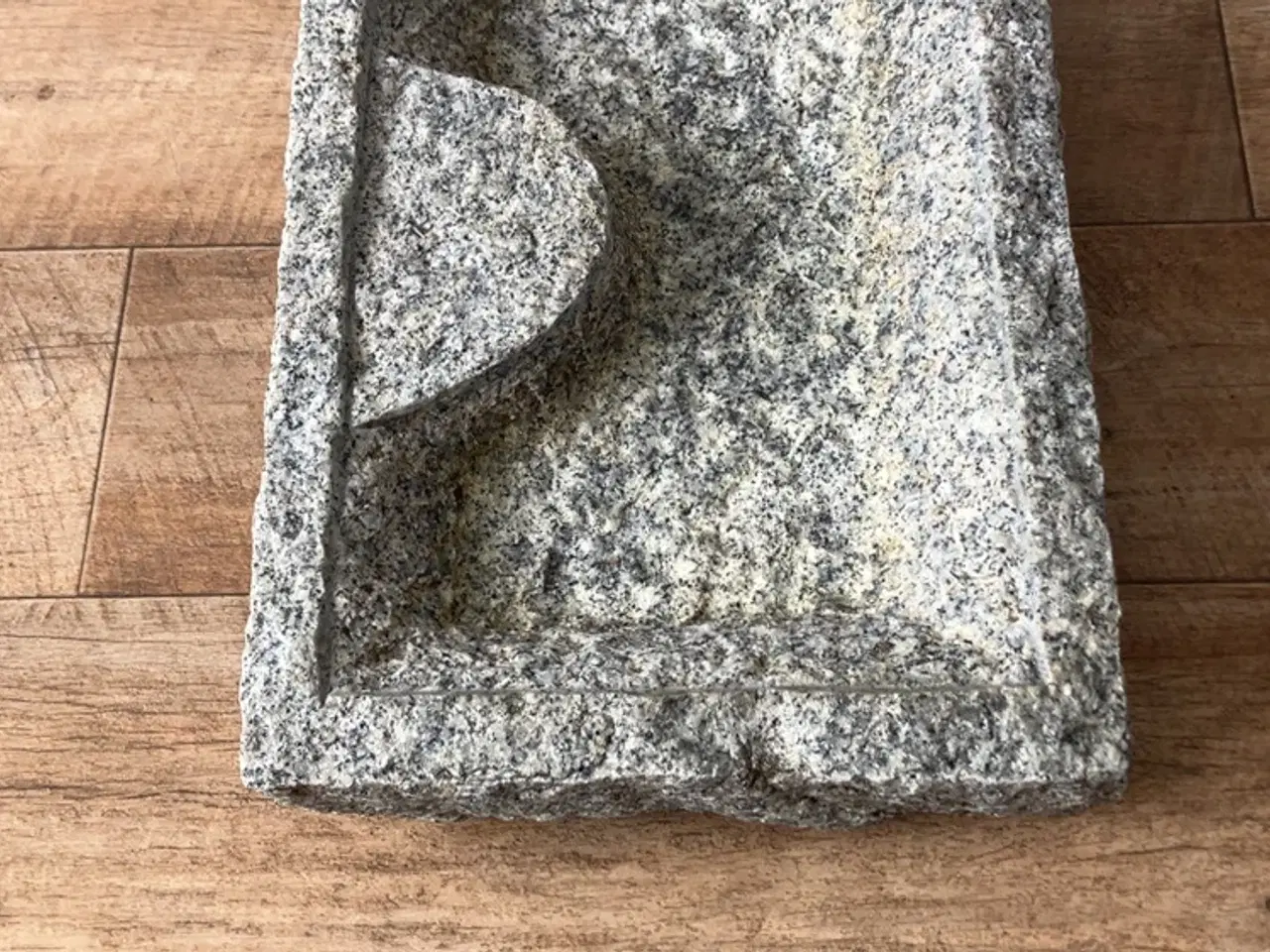 Billede 1 - Stort smukt og rustikt fuglebad i massiv granit