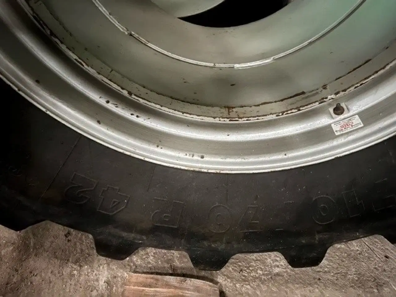 Billede 4 - - - - 710/70 R42 XM 28