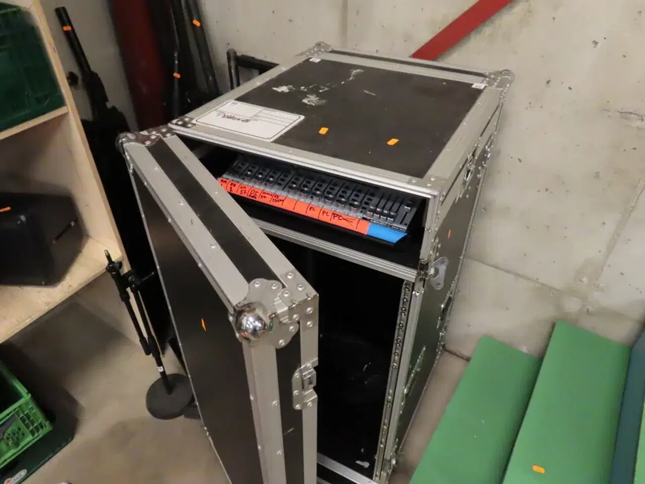 Billede 3 - Mixerpult BEHRINGER XENUX QX2442USB samt flightcase