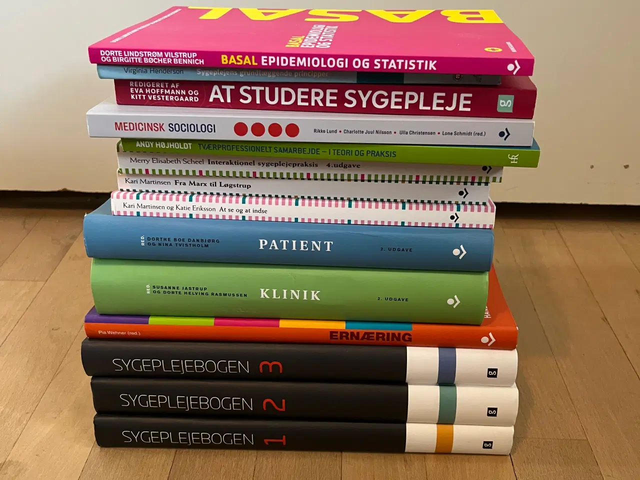 Billede 1 - Diverse studiebøger til sygeplejerskestudiet