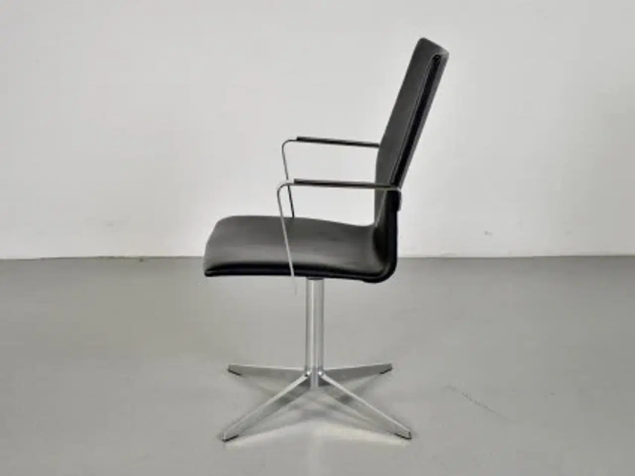 Billede 2 - Four design fourcast xl plus konferencestol i sort læder med armlæn