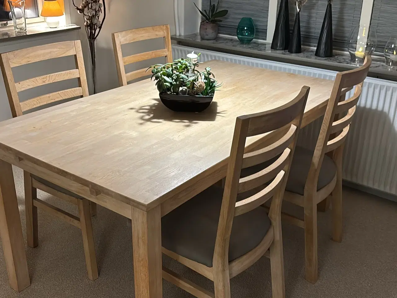 Billede 1 - Spisebord i egetræ m. 6 stole