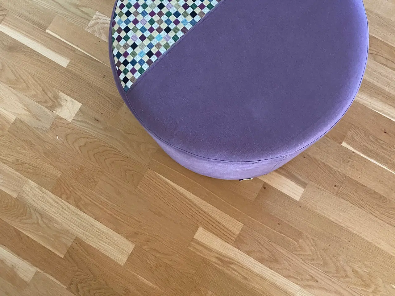 Billede 2 - Fodpuf i fastskum, den kan siddes på. H50 