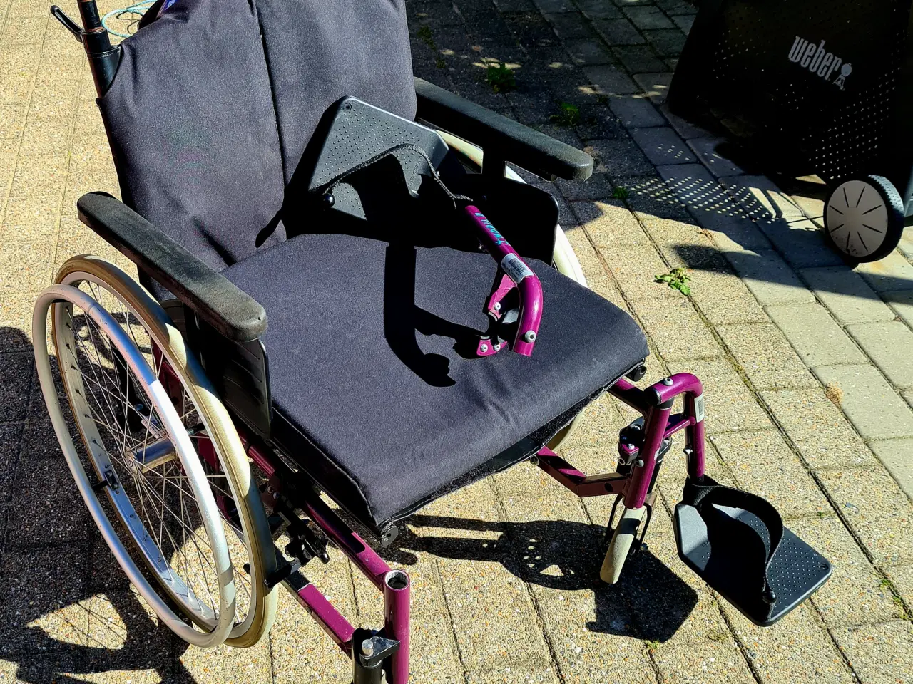 Billede 3 - Kørestol, sammenklappelig, og nem transportabel