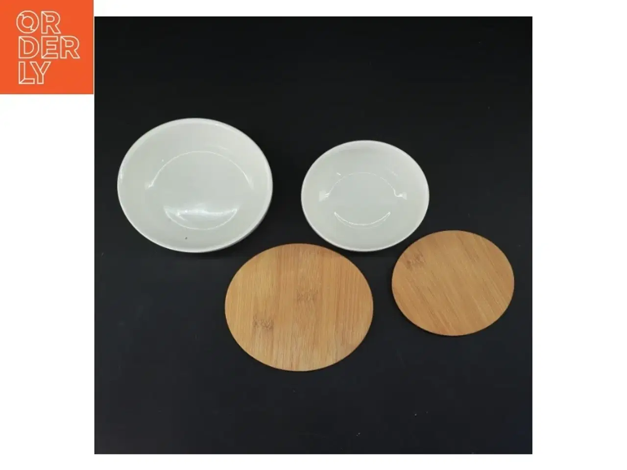 Billede 5 - Sæt af to opbevaringsskåle med trælåg fra Anna & Clara (str. Ø. 10,5 cm. og. ø. 13 cm)