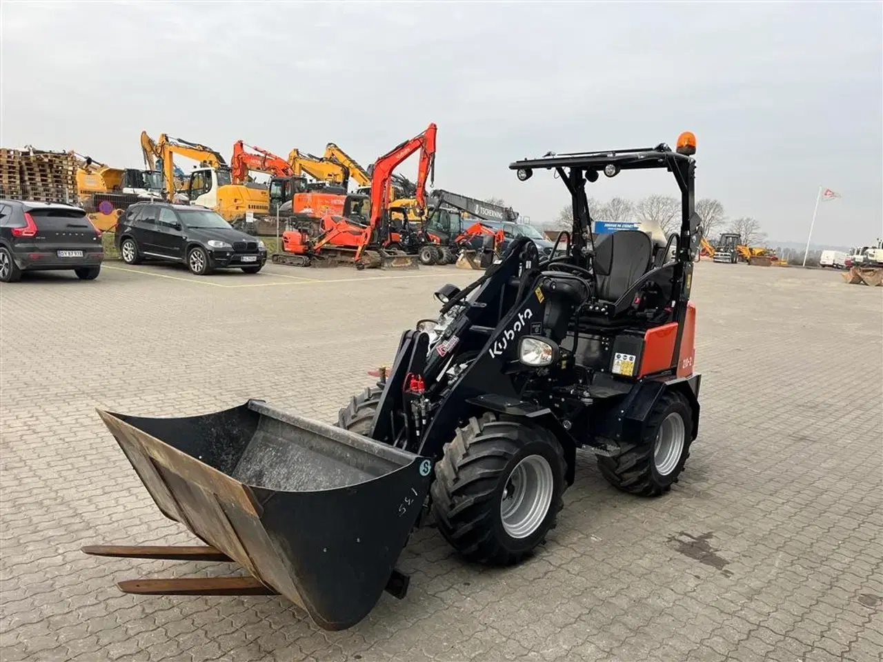 Billede 4 - Kubota RT 210 Demo maskine med skovl og gafler