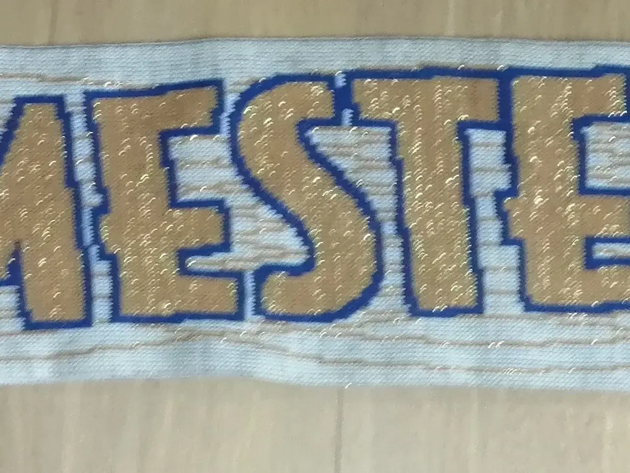 Billede 1 - FCK MESTER 2000/01 RETRO GULD FAN HALSTØRKLÆDE