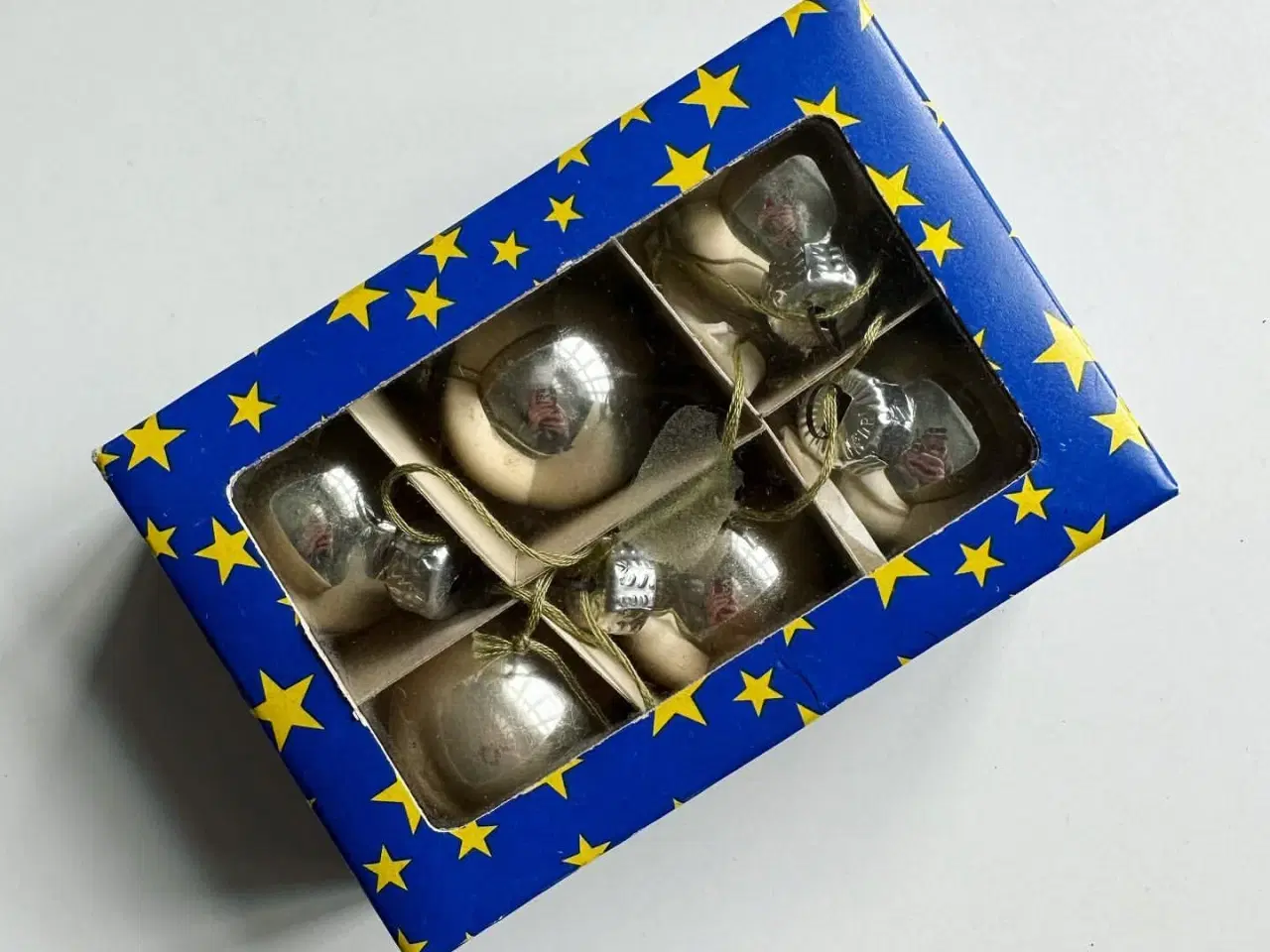 Billede 1 - GDR glaskugler i æske, 6 stk, sølv