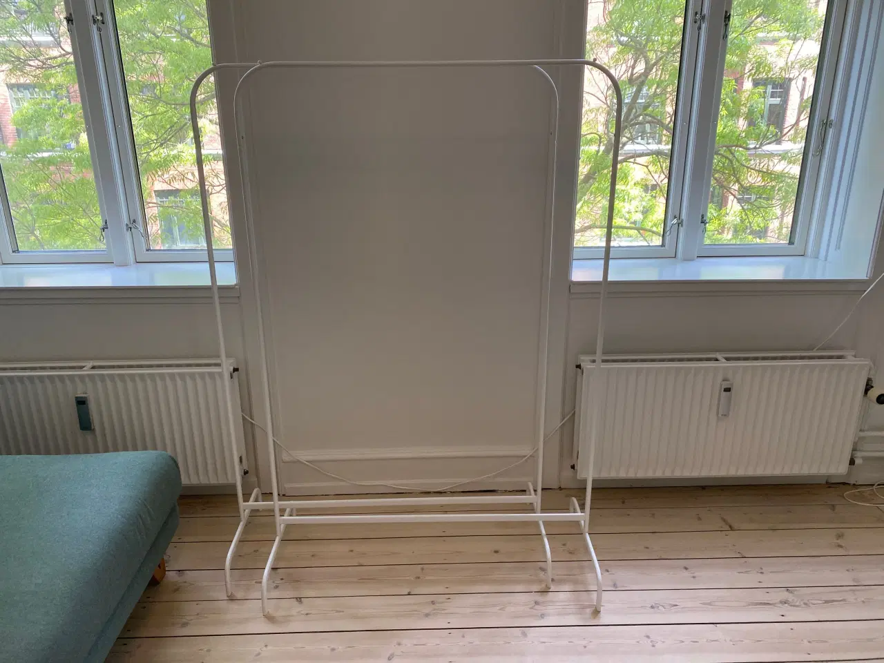Billede 1 - Garderobestativ IKEA (2 stk) Gives væk