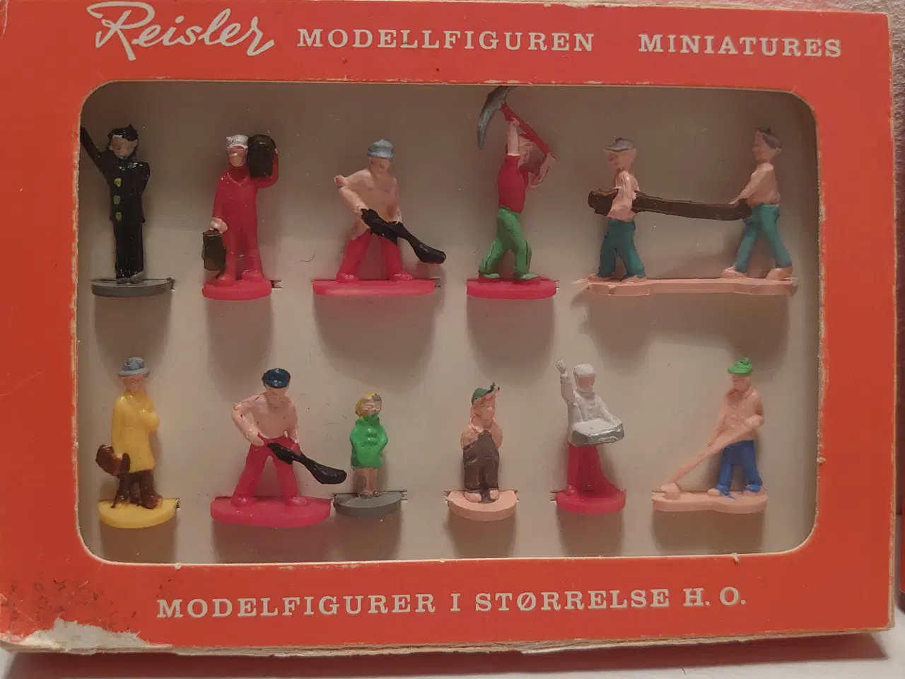 Billede 2 - 2 æsker Reisler modelfigurer i H.O. Komplette.