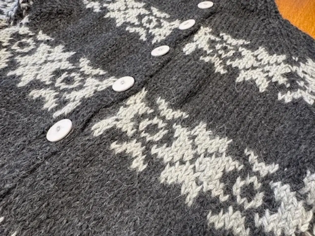 Billede 2 - Guðrun & Guðrun cardigan, str. L, aldrig brugt