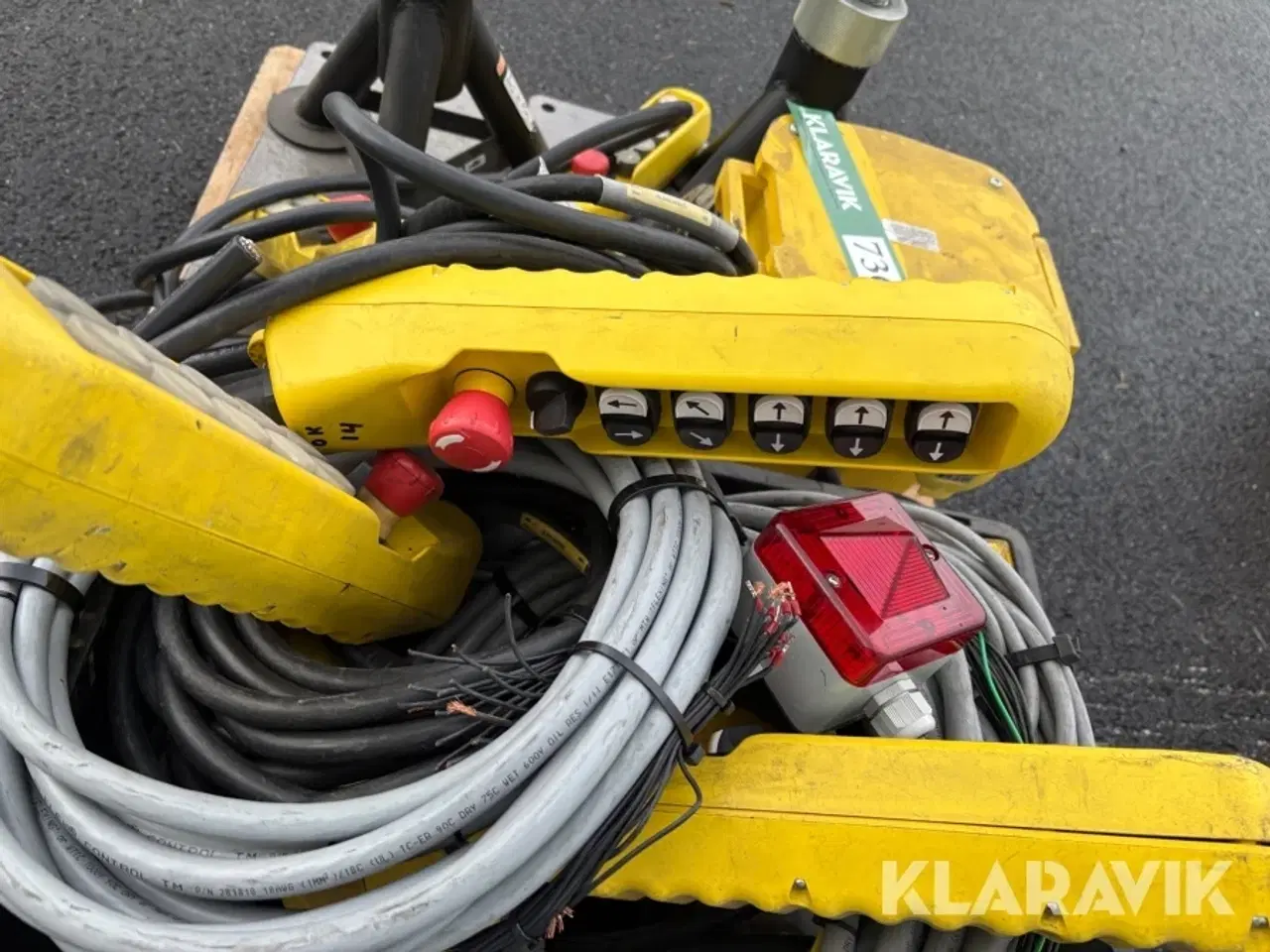 Billede 12 - Samlet lot - bukke, fjernbetjeninger, kabler