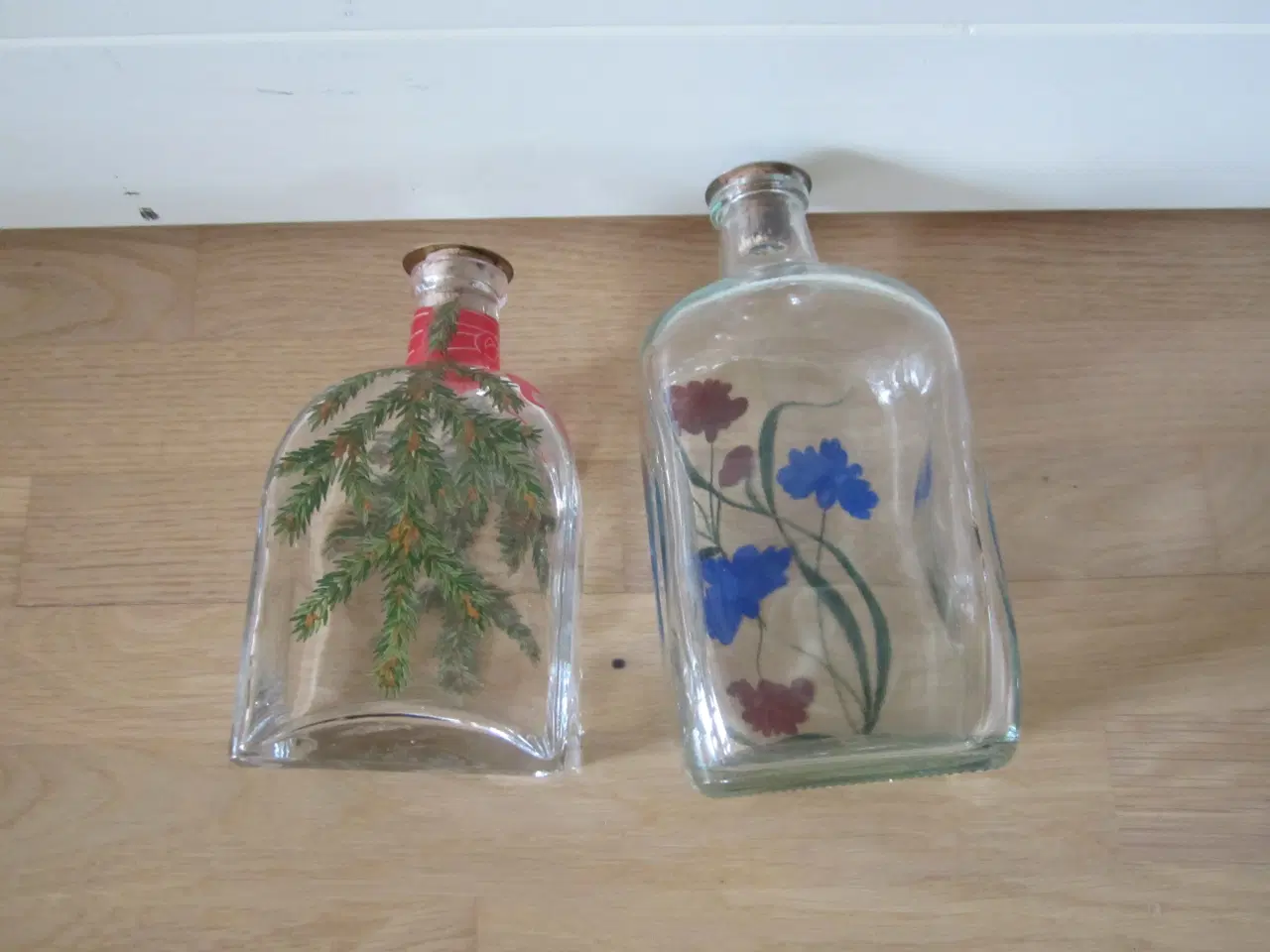 Billede 4 - 2 MEGET FINE KARAFLER MED PROP SAMLET