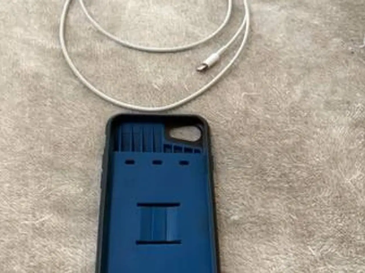 Billede 2 - iPhone 8 inkl oplader og headset