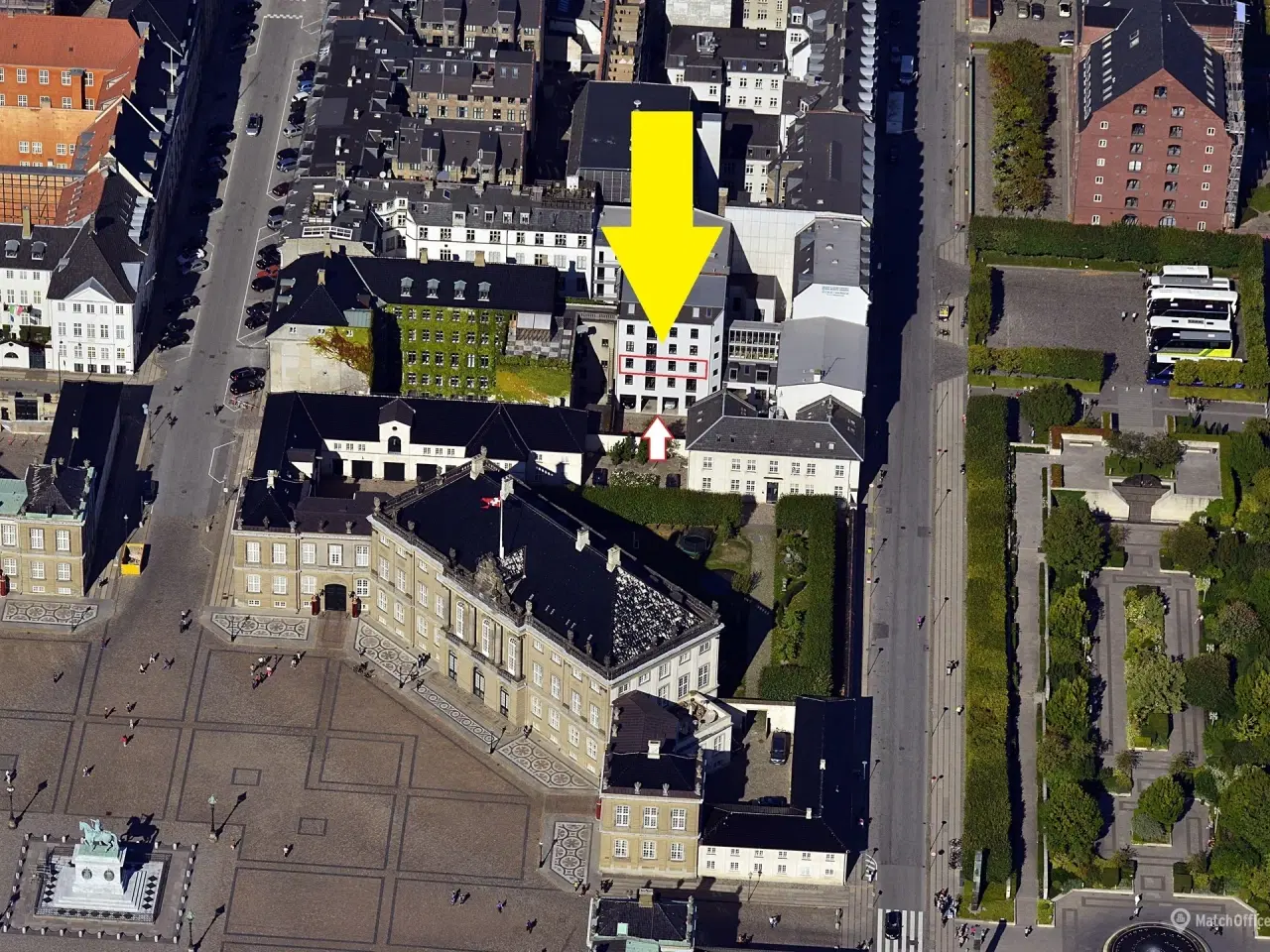 Billede 1 - Byens Bedste Baghus med rigtig kongelig nabo