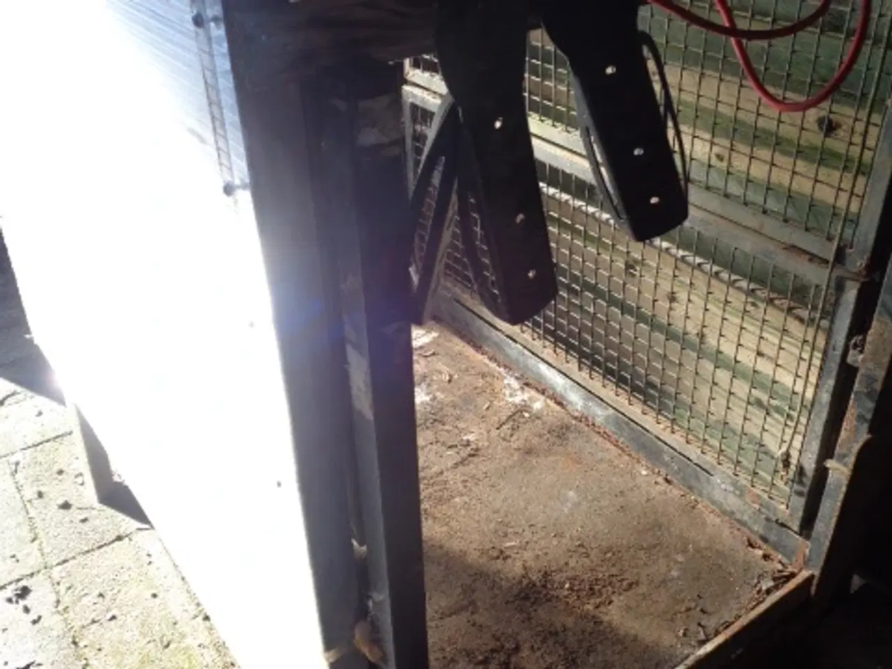 Billede 2 - To halve bure