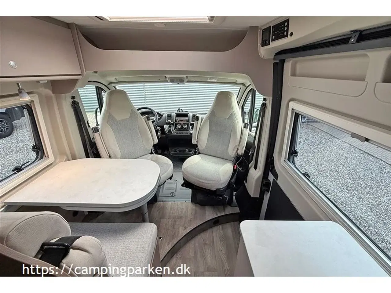 Billede 3 - 2024 - Carado CV600 Pro   Campervan på 6 meter, 9-trins automatgear, 140hk, anhængertræk og 2 solcellepaneler