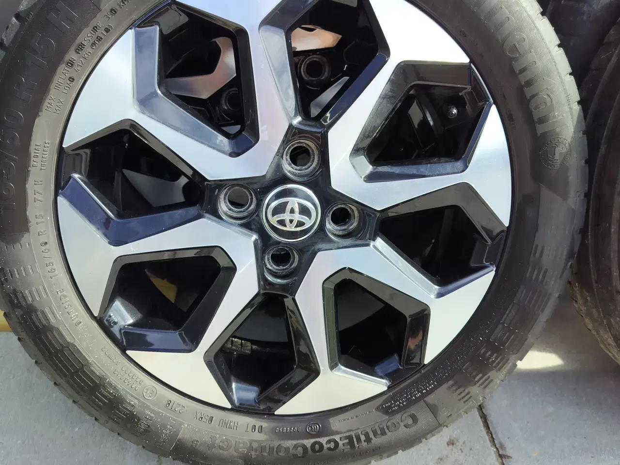 Billede 4 - 15 tommer orginal Toyota alufælge
