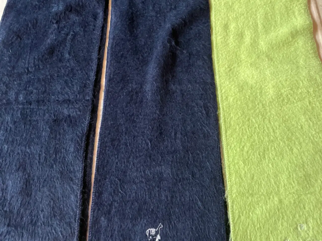 Billede 2 - blødt Sort og grønt tørklæder fra Alpaca Camaro