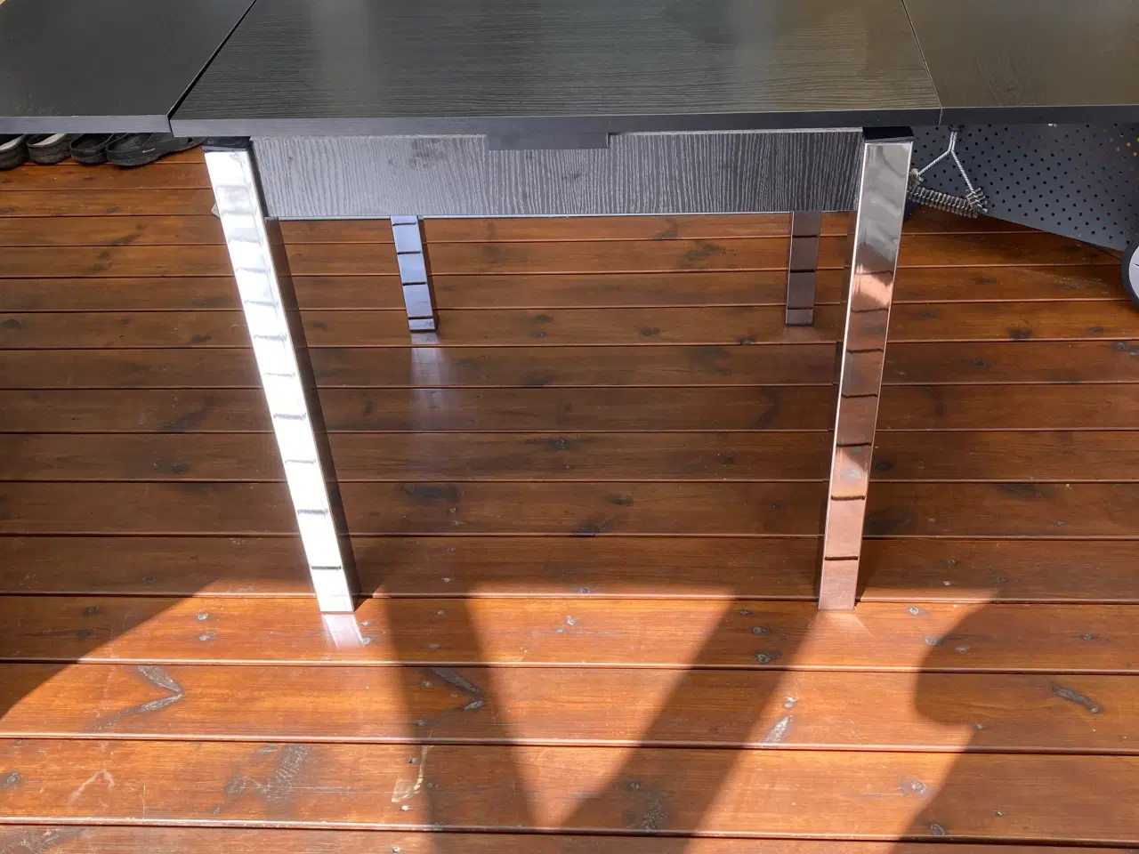 Billede 2 - Køkkenbord med to plader 2 mdr gammelt 