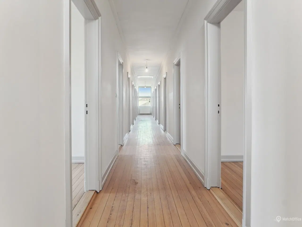 Billede 9 - Kontor tæt på offentlig transport