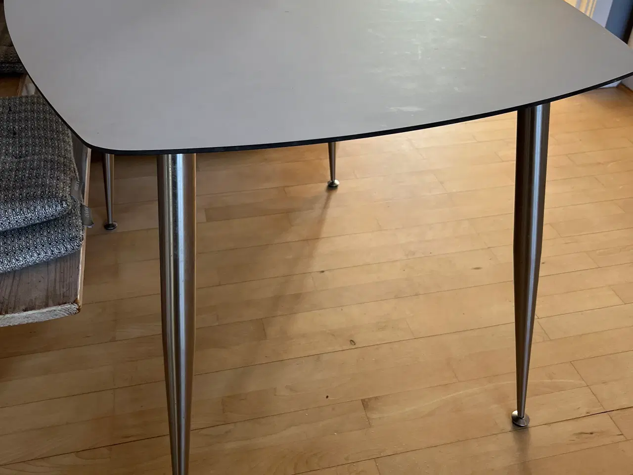 Billede 2 - Ovalt bord grå nano behandlet overflade behandlet