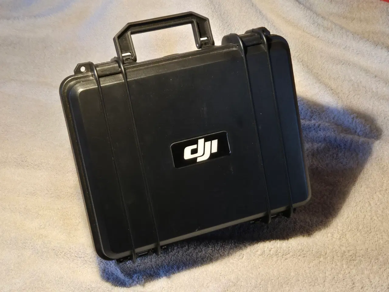 Billede 6 - DJI Neo med taske og 6 ekstra batterier.