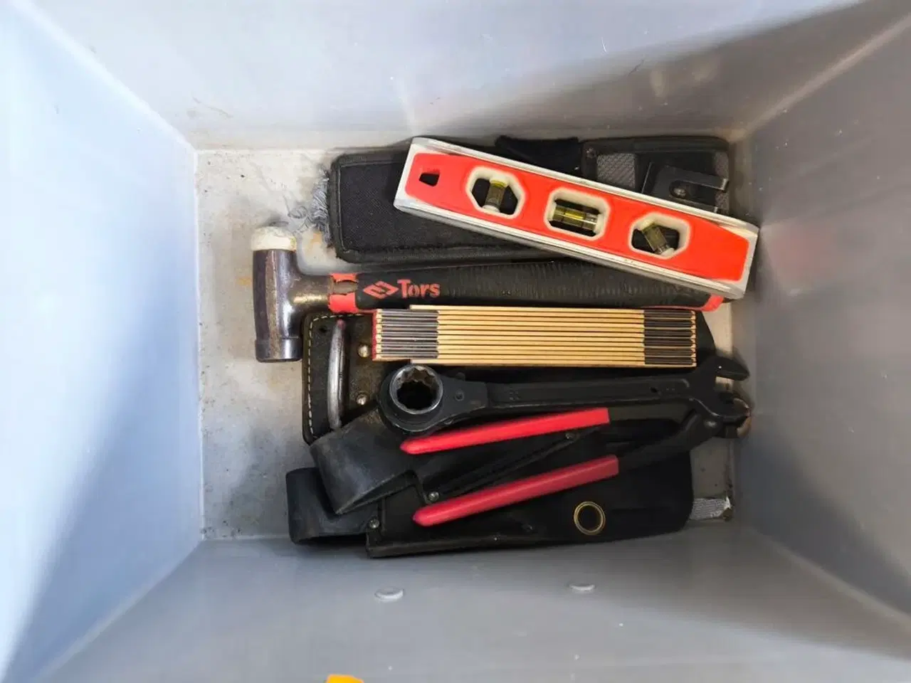 Billede 2 - Kasse m. sikringsgrej samt div.