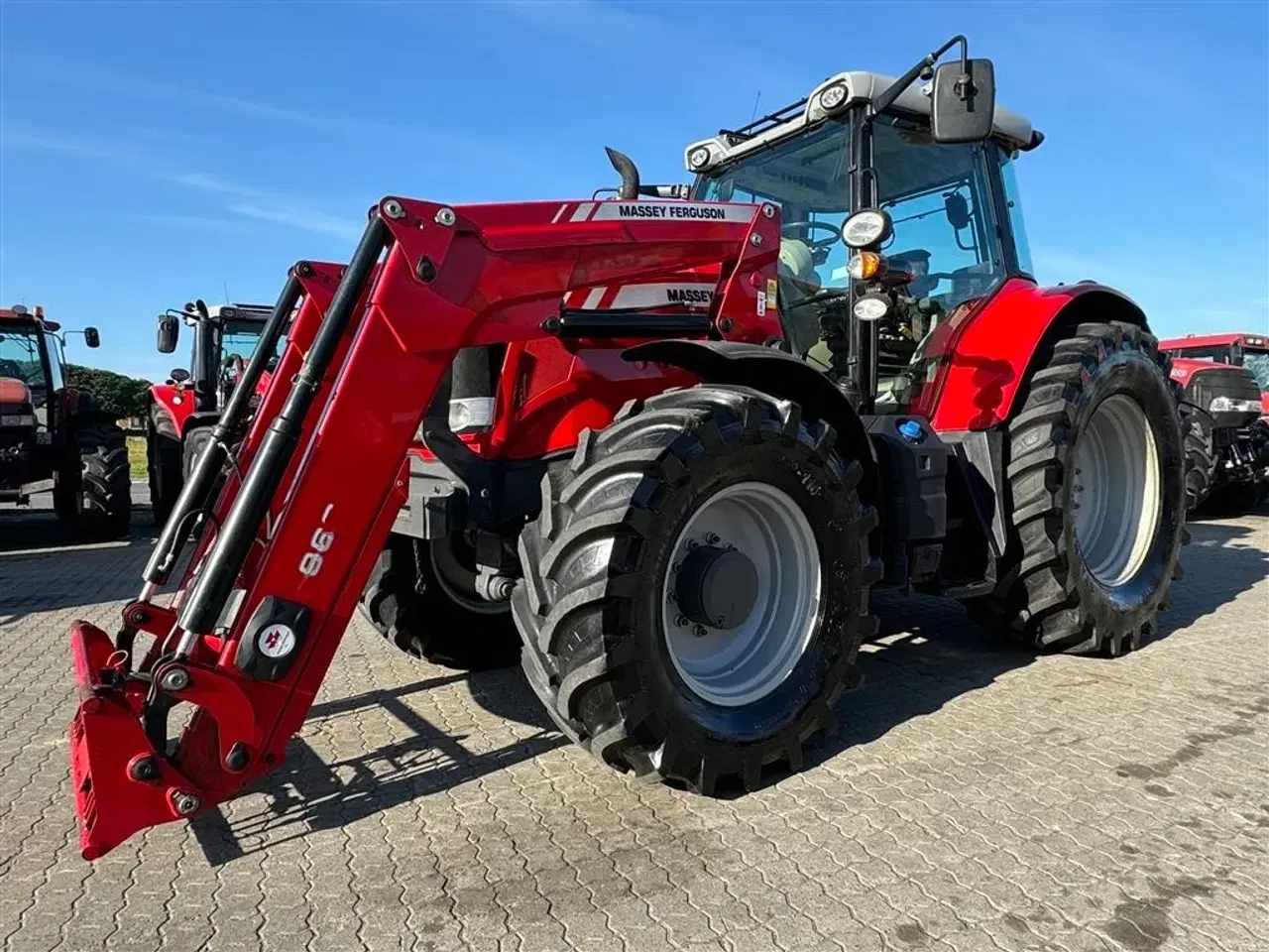 Billede 1 - Massey Ferguson 6615 DYNA VT KUN 4900 TIMER OG FULD AFFJEDRING!