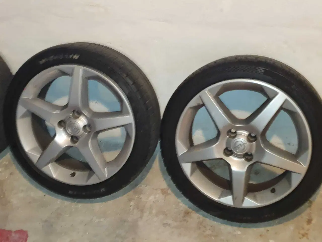 Billede 2 - Alluminiumsfælge med sommerdæk  