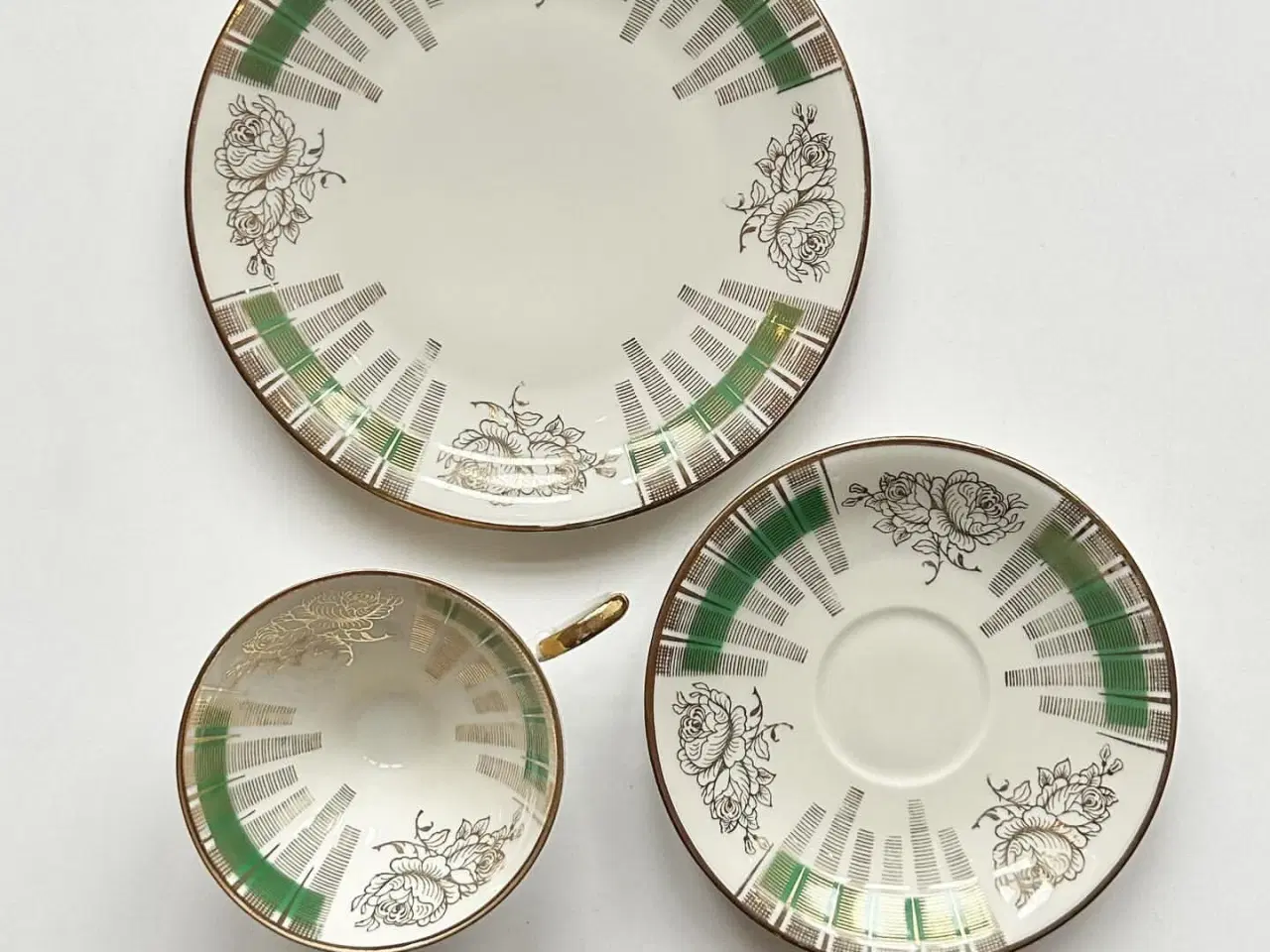 Billede 1 - Triosæt, stor kop m underkop og kagetallerken, grøn og guld