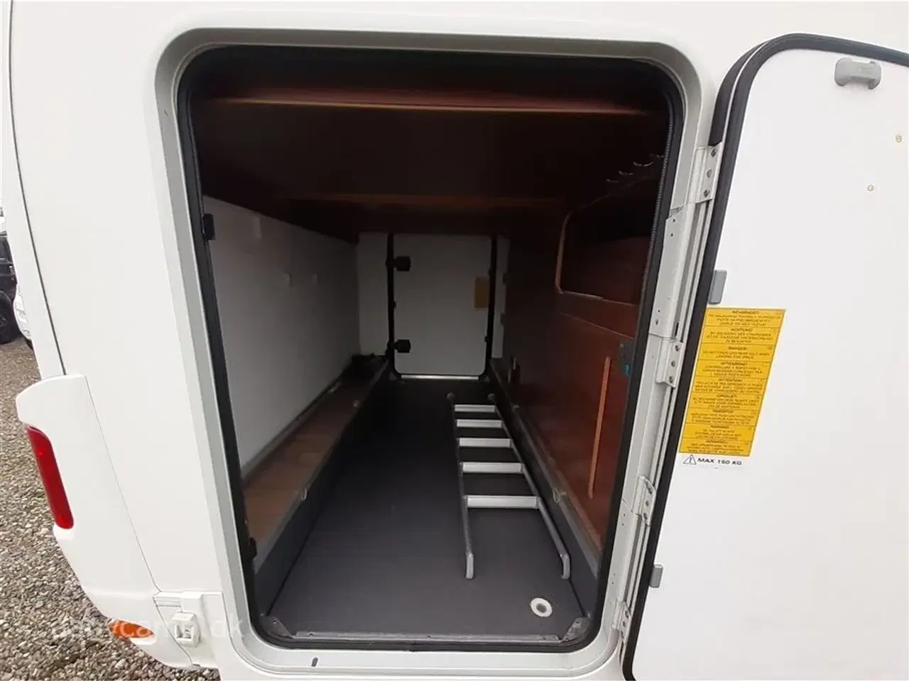 Billede 24 - 2017 - Adria Matrix Axess 670 SL   solcelle.batteri.markise.hæve/sænke cykelstativ på el.5 selepladser.helårsdæk.