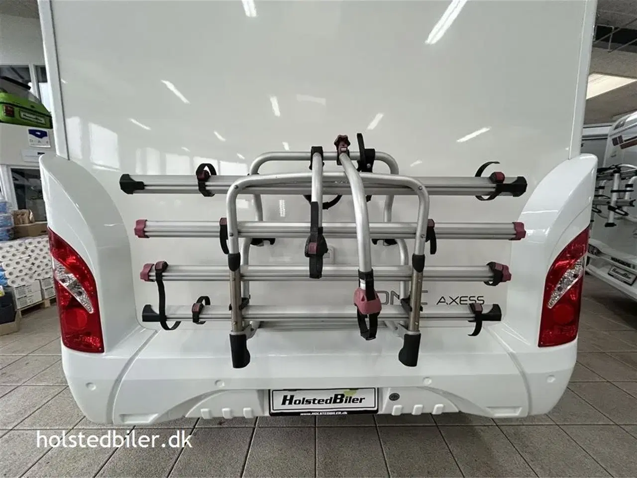Billede 18 - 2013 - Adria Sonic Axess   Dobbeltseng - hæve/sænkeseng - plads og luft.