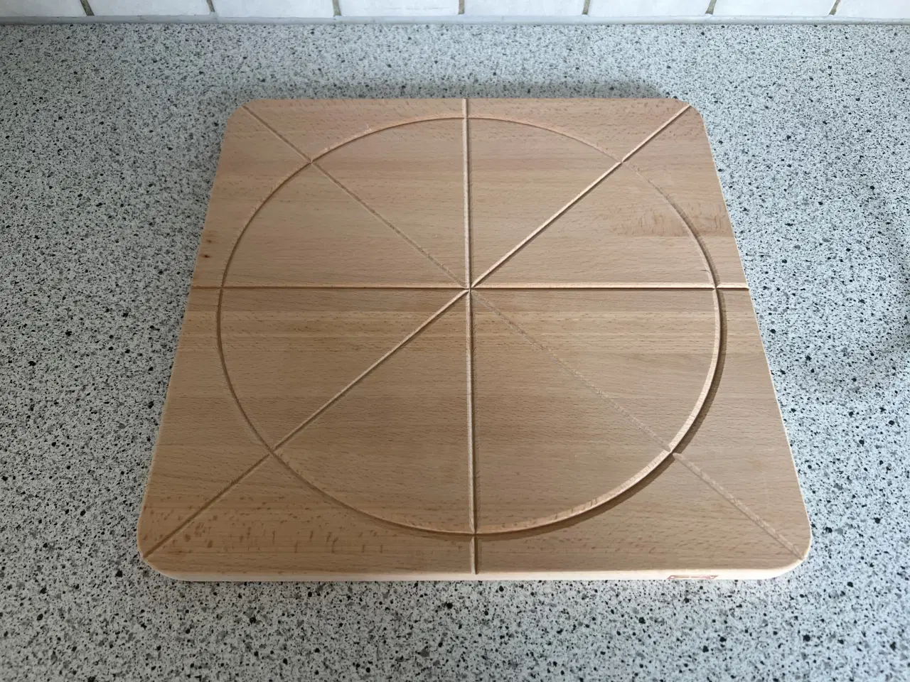 Billede 1 - Pizza skærebræt 35x35 cm med pizzaskærer