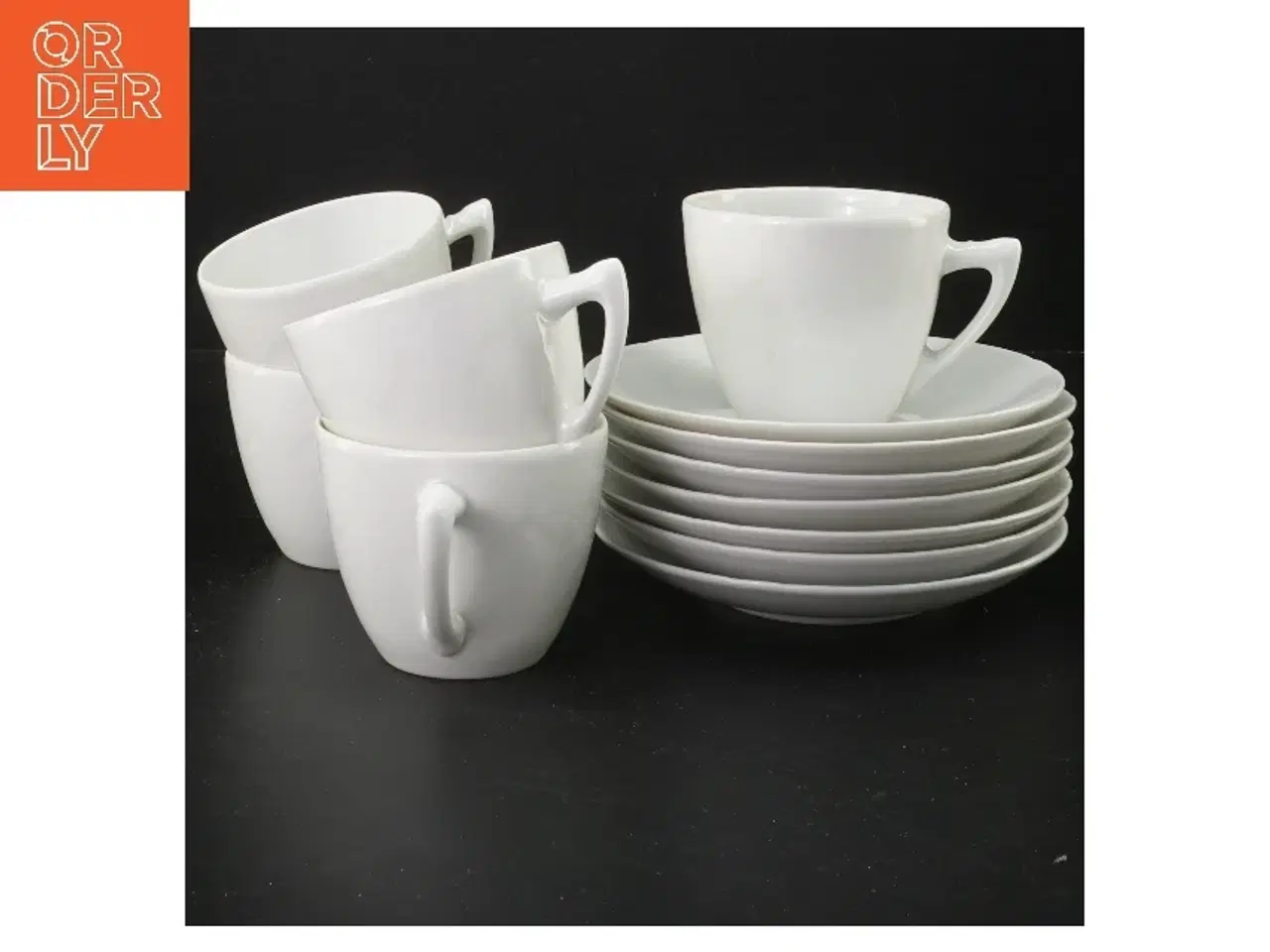 Billede 1 - B&G hvide kaffekopper samt underkopper (str. 7 underkopper (ø 14 cm), 5 kopper (5 cm) cm)