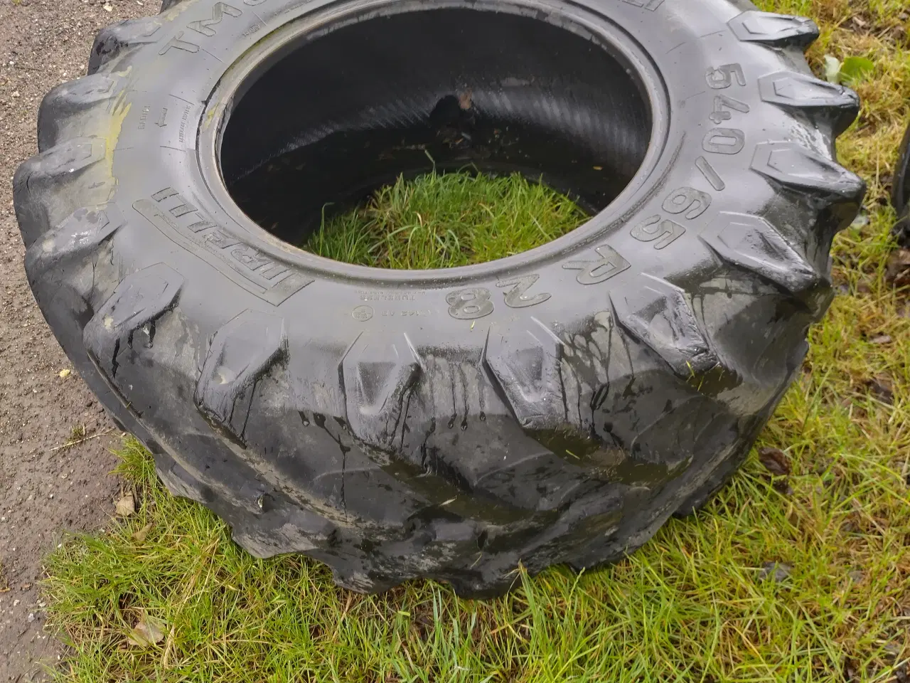 Billede 2 - Dæk til traktor 540/65-r28