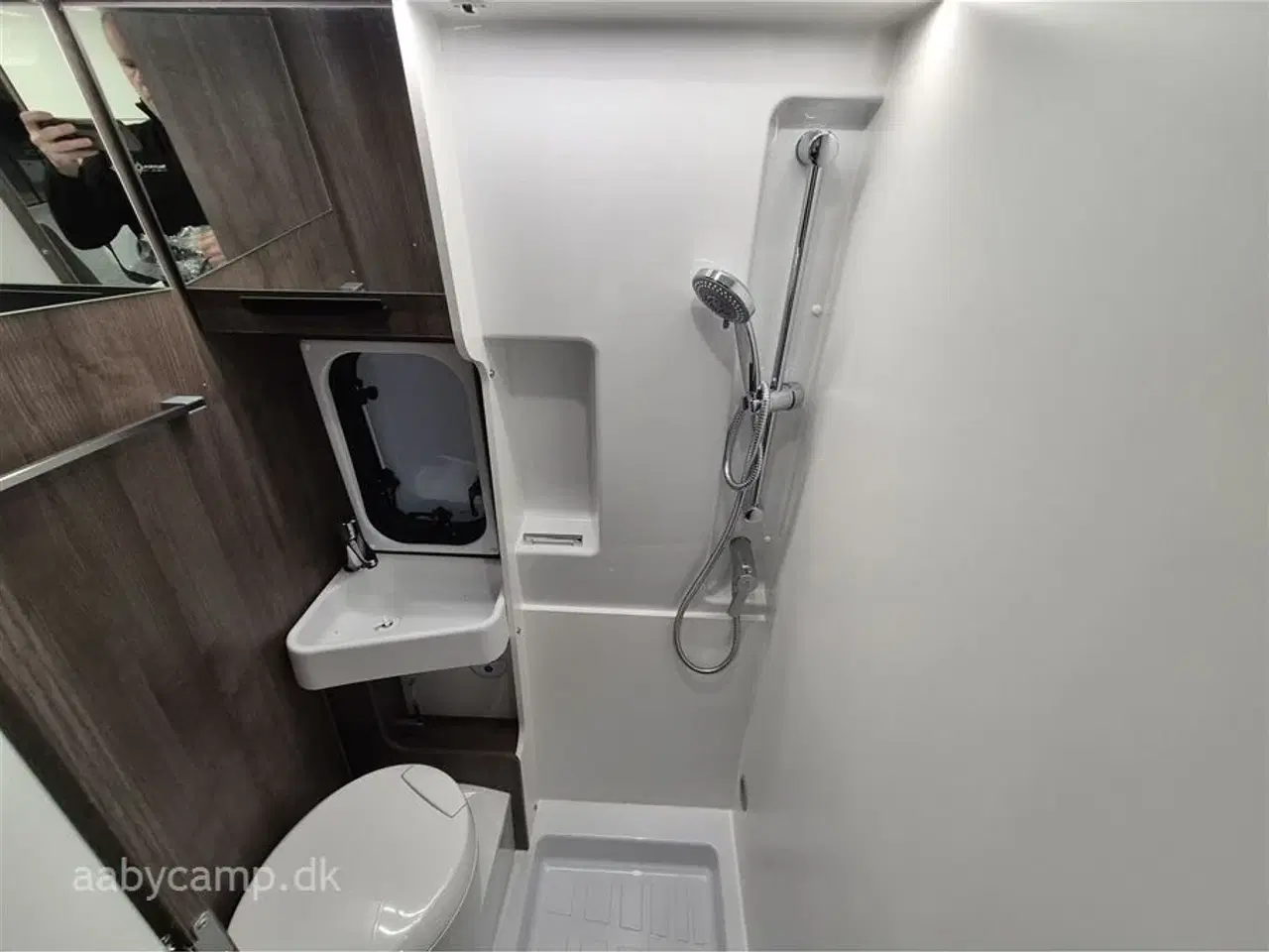 Billede 20 - 2026 - Benimar Benivan 160 PLUS   NK Pakke. Automatgear. 140Hk. 200W solcelle. Kompressor køleskab. Webasto Dieselvarme. Elektrisk indgangstrin. Metallak